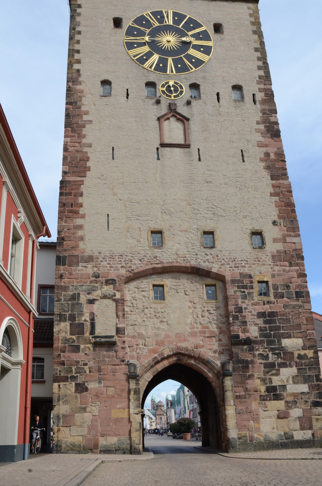 Der Dom durchs Altpörtl gesehen