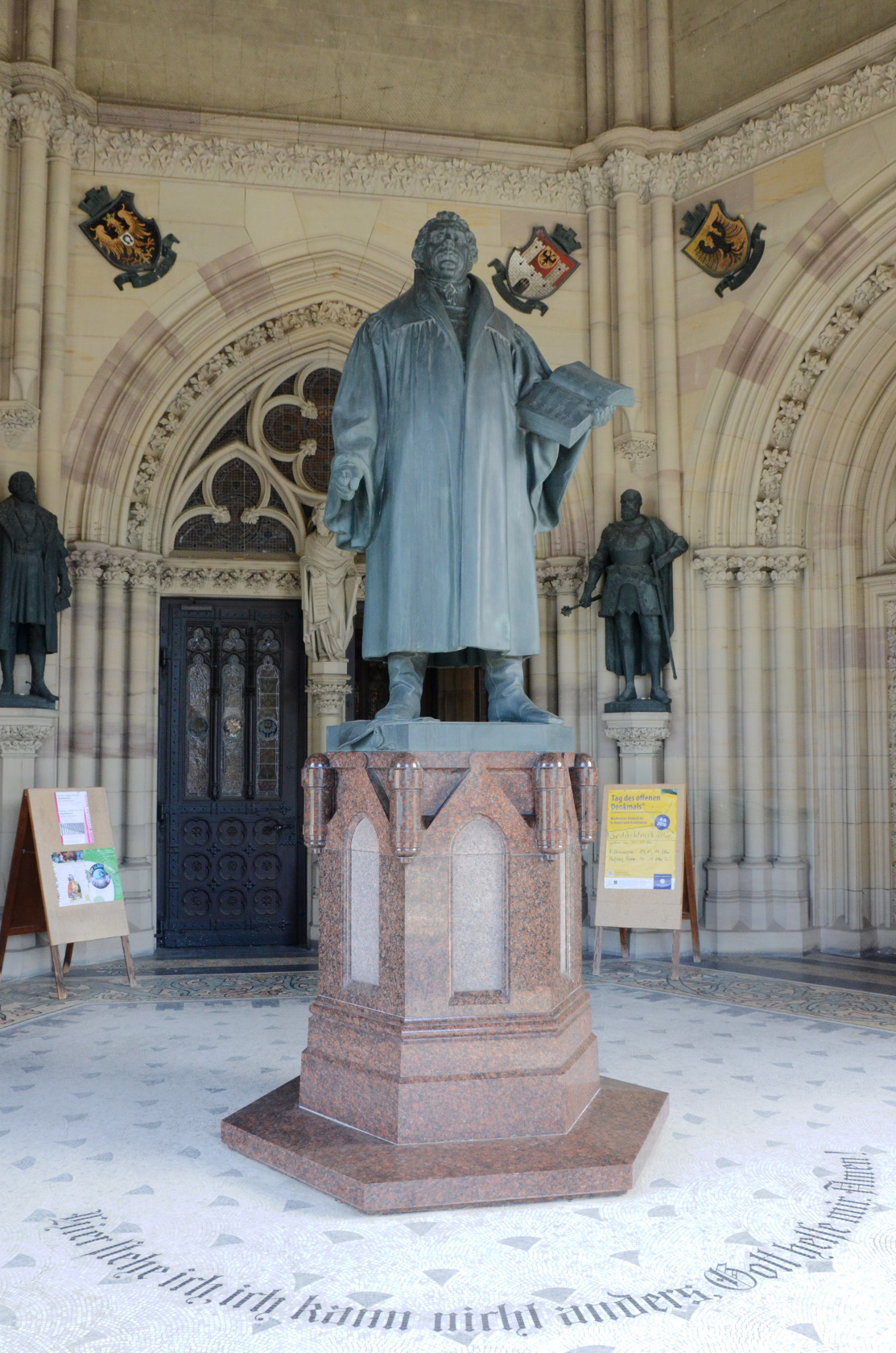 Luther vor der Gedächtniskirche